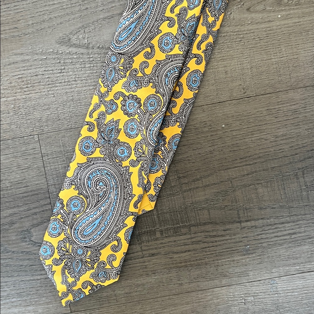 Brioni Men’s Handmade Silk Paisley Neck Tie in Yellow and Blue